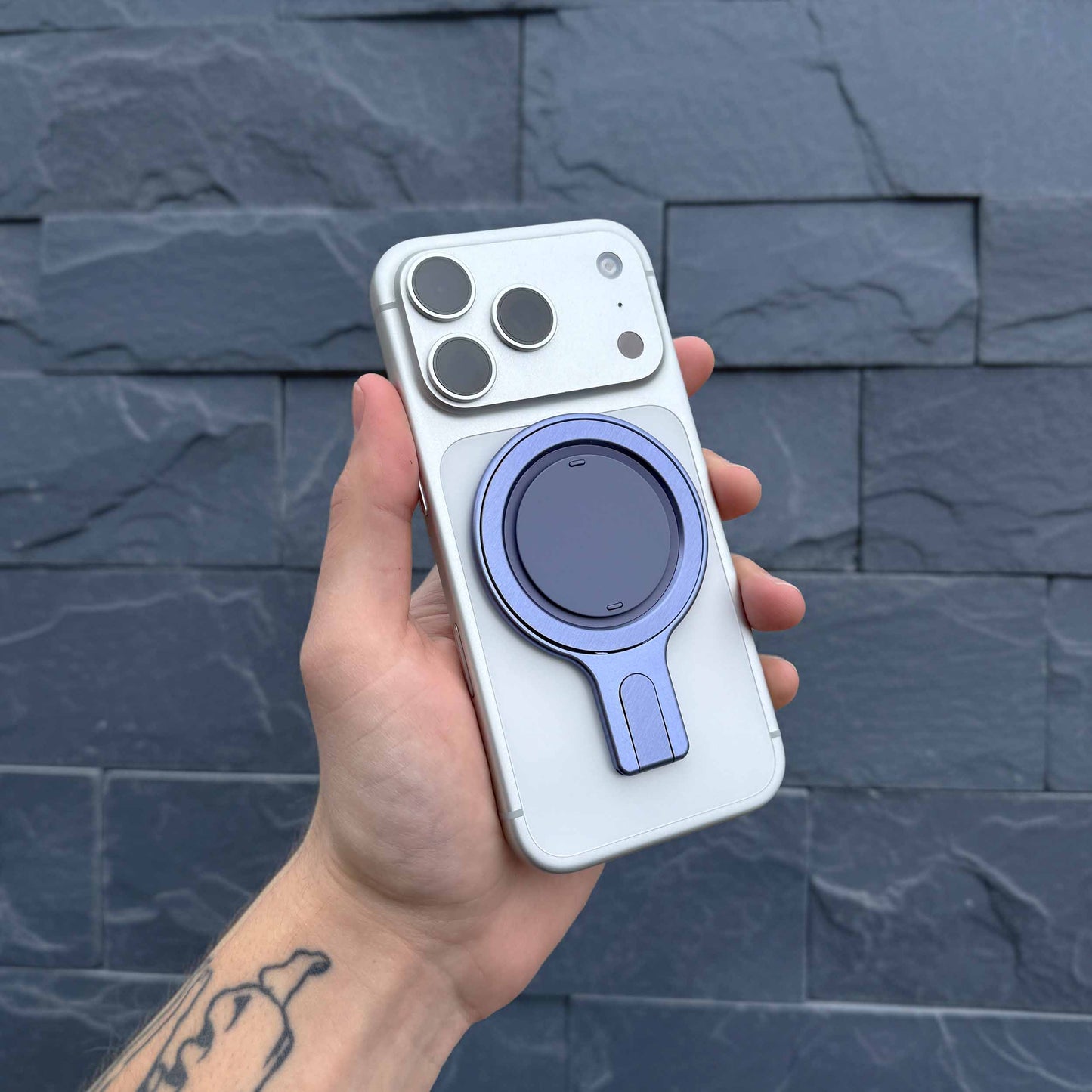 Snap Grip Stand